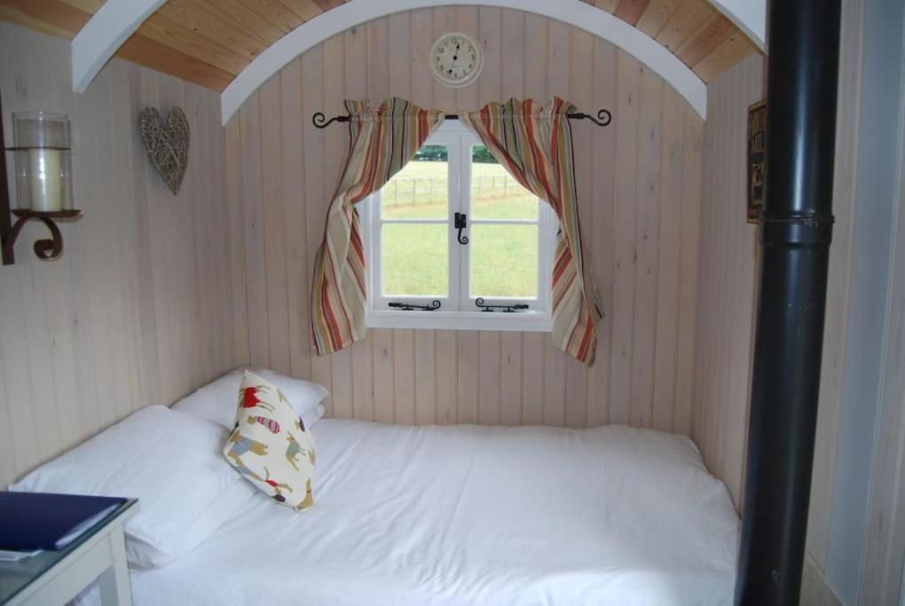 Skylark Shepherds Hut Royal Tunbridge Wells Bagian luar foto